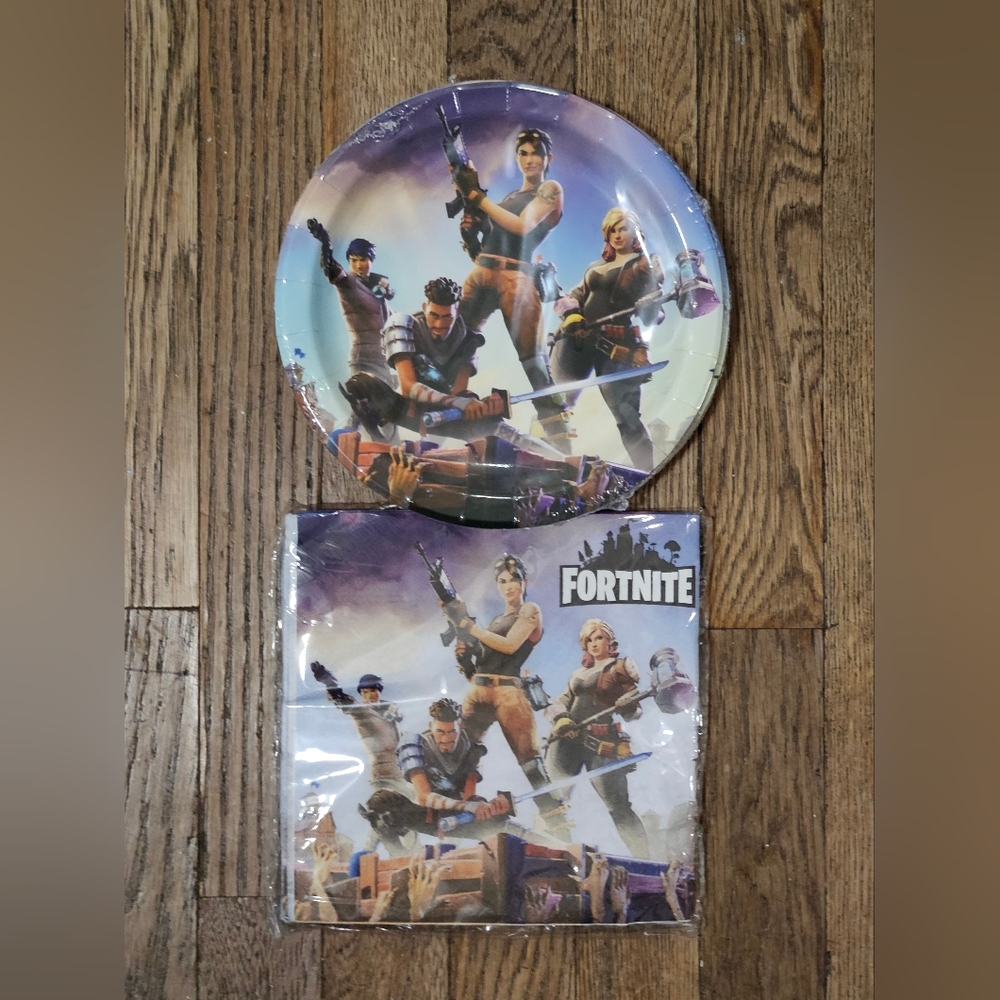 NIB Fortnite cake plates and napkins